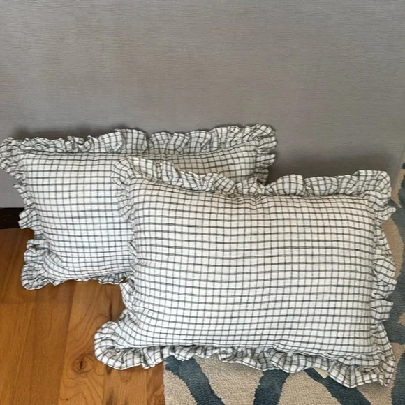 Frontgate Ruffled Pillows - 20” x 14” - Picture 3 of 16